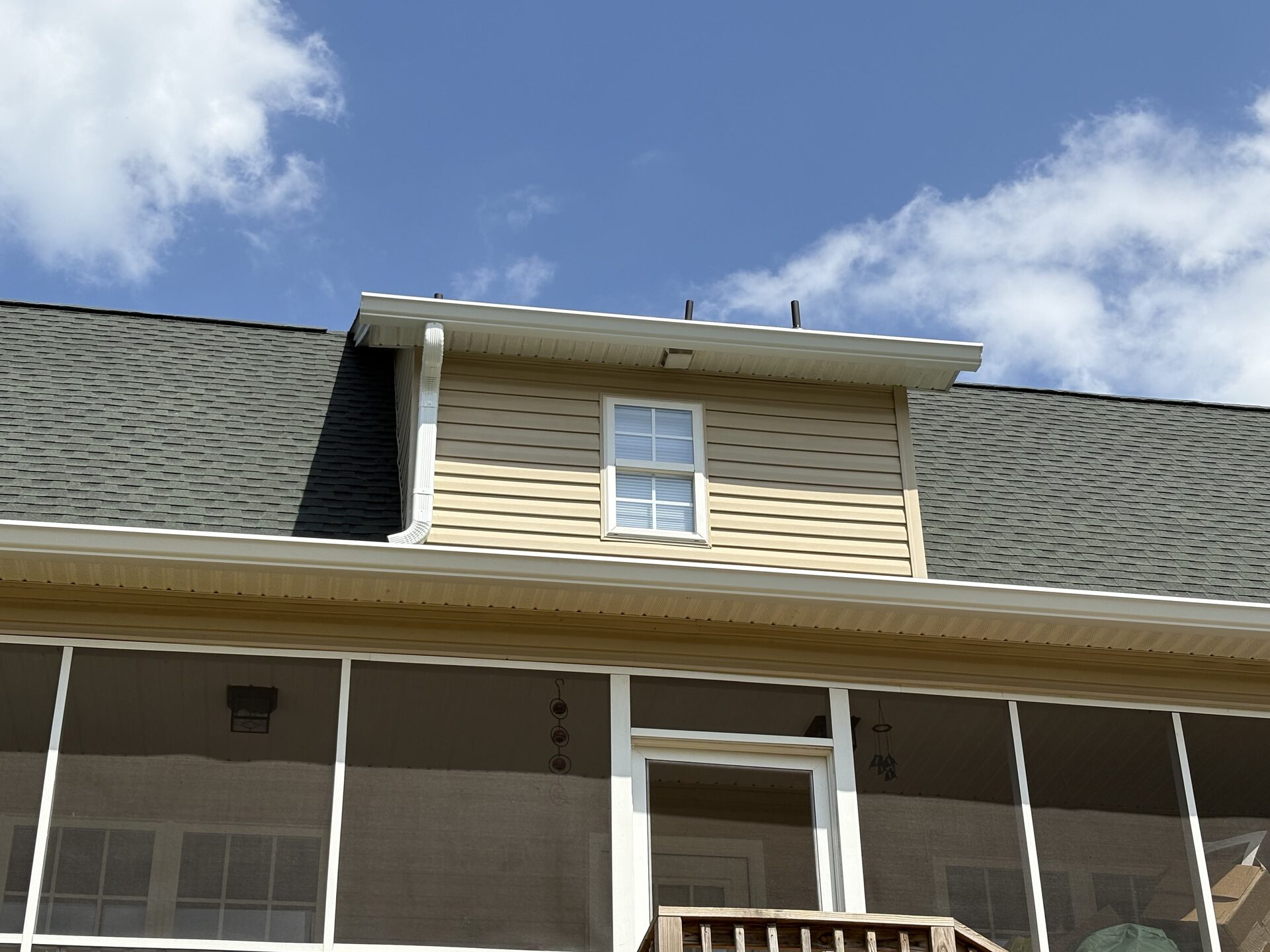 Seamless gutter installed on a Carolina home